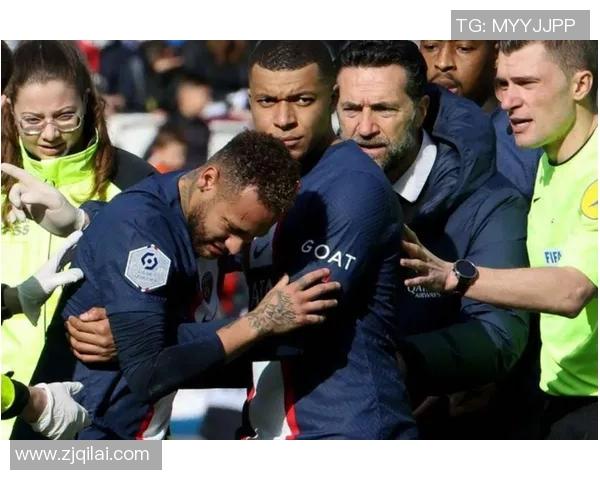 内马尔本赛季第五次受伤巴黎欧冠前景堪忧球队需应对挑战 内马尔本赛季第五次受伤巴黎欧冠前景堪忧球队需应对挑战